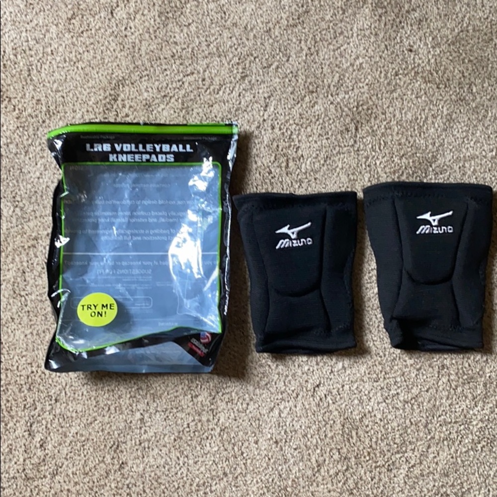 Brand New Black Mizuno Knee Pads